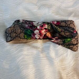 ESTATE SALE Gucci Floral Twist Headband